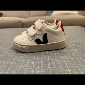 Brand new veja sneakers